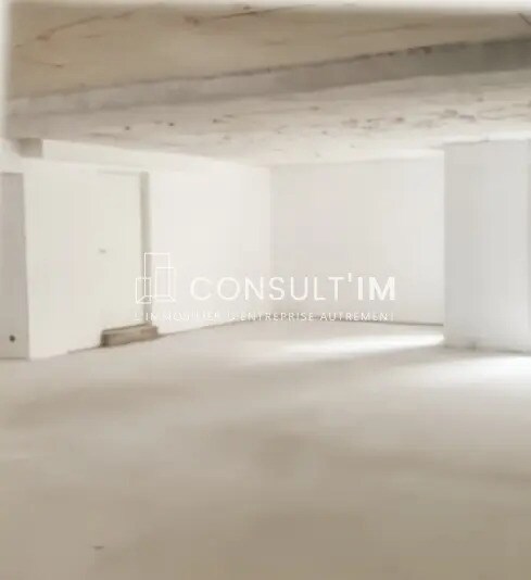 Office in Suresnes to rent - Building Photo - Image 2 of 7