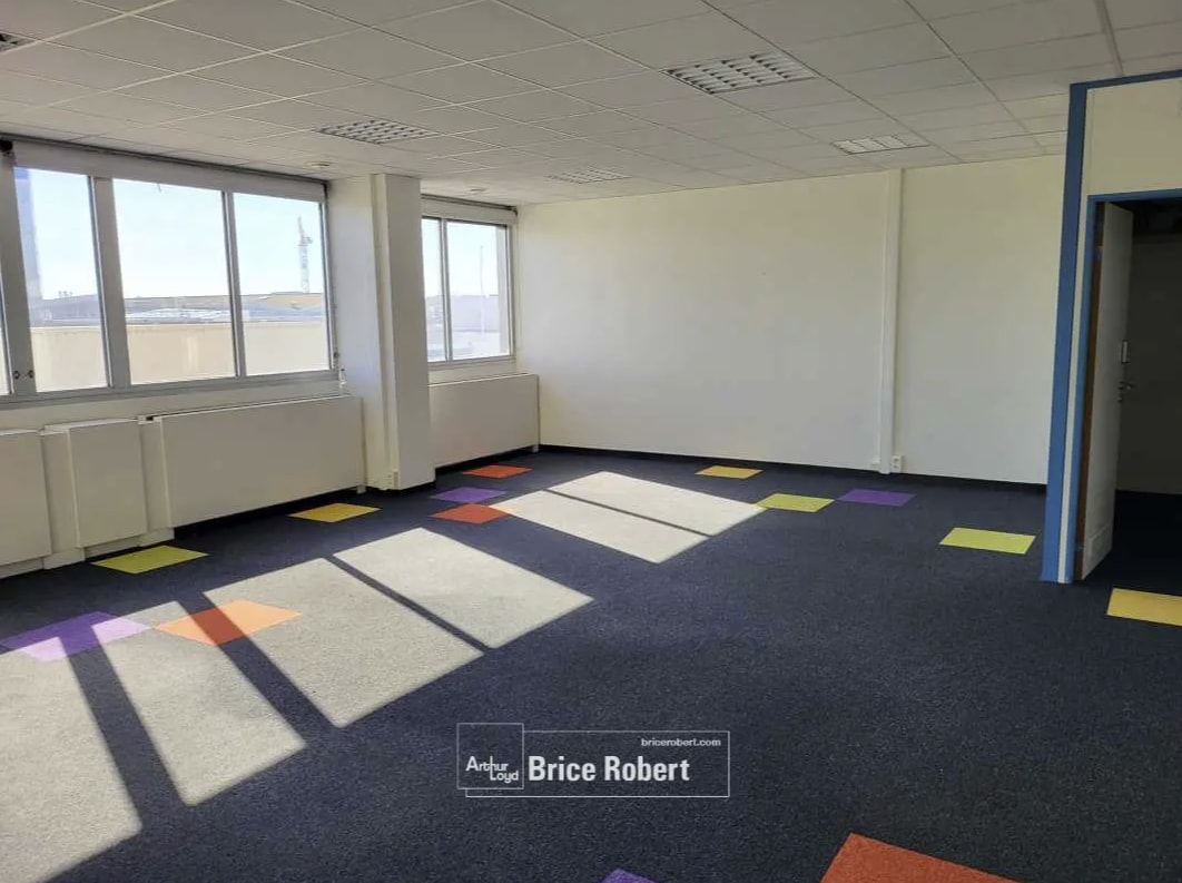 Office in Lyon to rent Interior Photo- Image 1 of 5