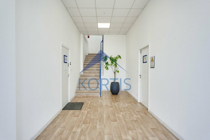 Office in Saint-Genis-Laval to rent - Interior Photo - Image 2 of 6