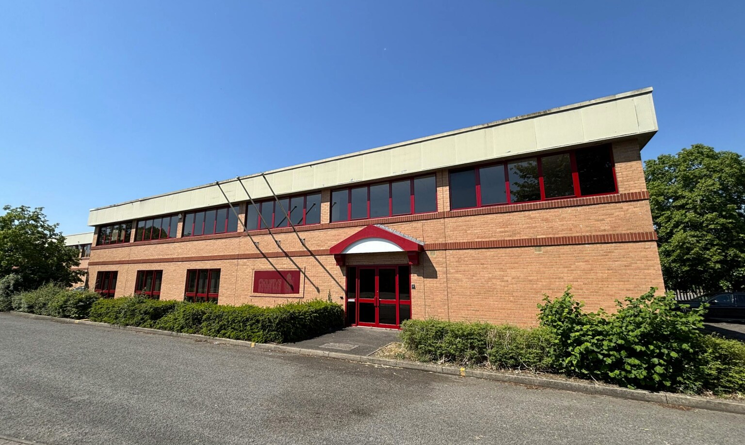 Avenue Two, Witney to rent Building Photo- Image 1 of 8