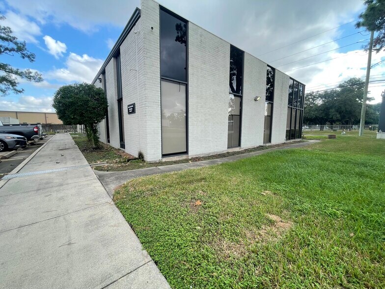 10480 Grant Rd, Houston, TX for rent - Building Photo - Image 1 of 26