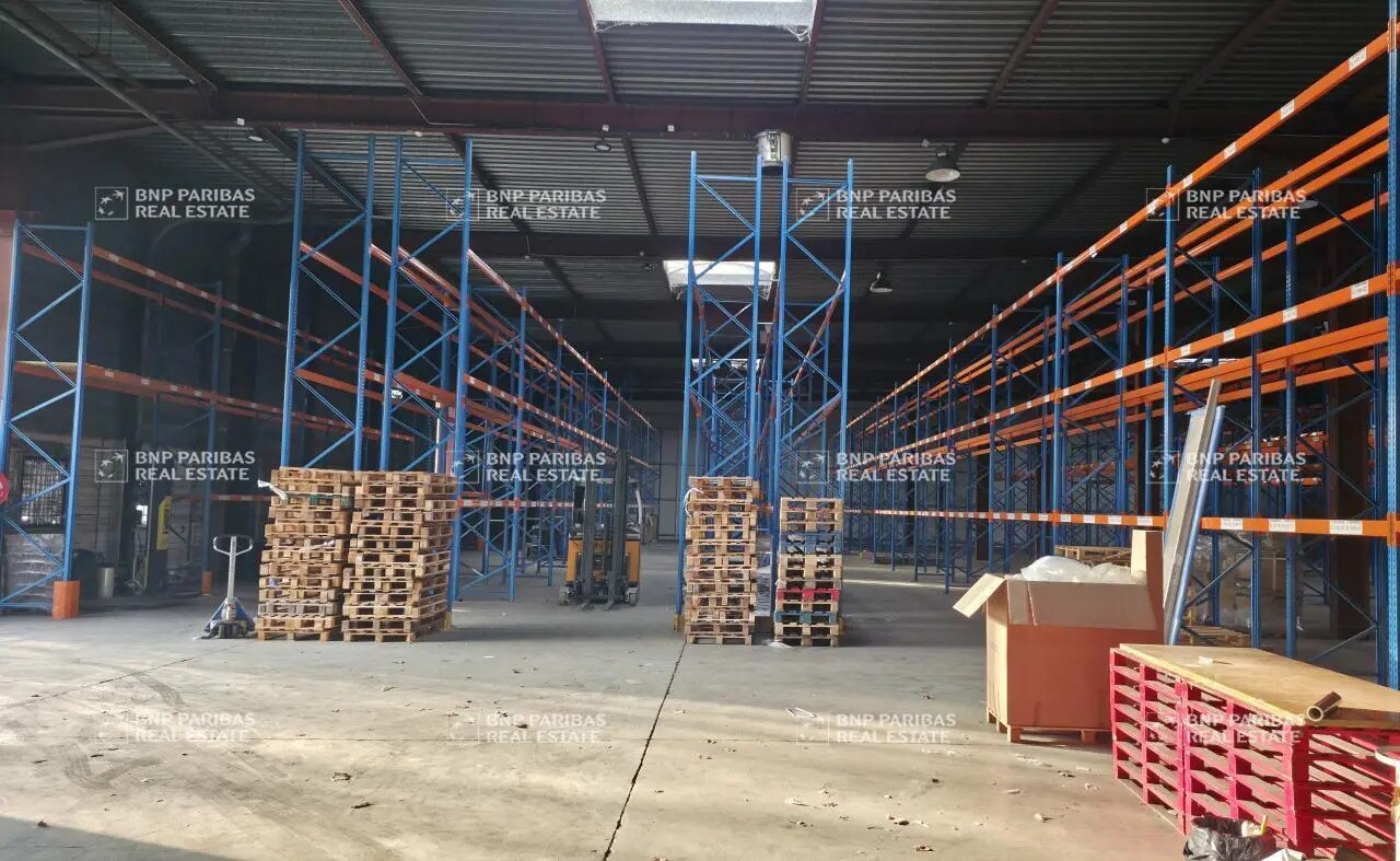 Light Industrial in Émerainville to rent Interior Photo- Image 1 of 11