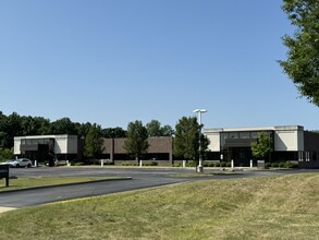 3 Hemisphere Way, Bedford, OH for rent Building Photo- Image 1 of 16