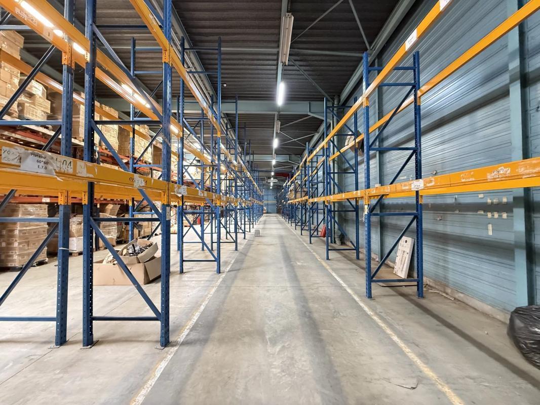 Industrial in Louvres to rent Interior Photo- Image 1 of 3