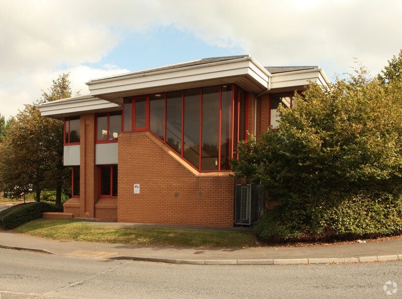 Lime Kiln Clos, Stoke Gifford to rent - Building Photo - Image 2 of 4