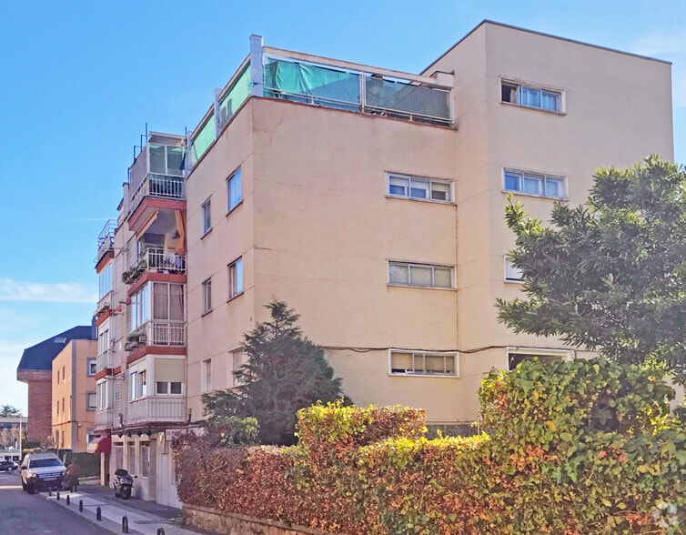 Calle Venezuela, 8, Majadahonda, Madrid to rent - Building Photo - Image 2 of 2