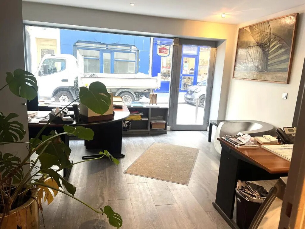 Location Commerce 98 m² - Photo 1