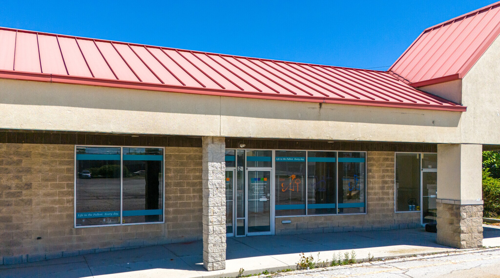 520-560 Plaza Dr, Fostoria, OH to rent Building Photo- Image 1 of 1