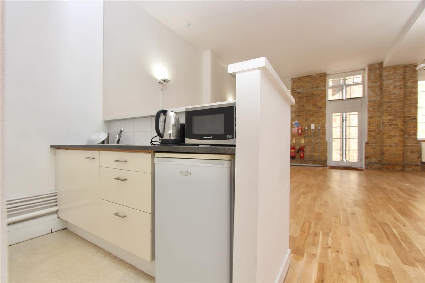 Carysfort Rd, London to rent Interior Photo- Image 1 of 7