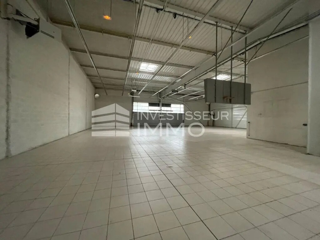 Location Commerce 892 m² à 895 m² - Photo 1