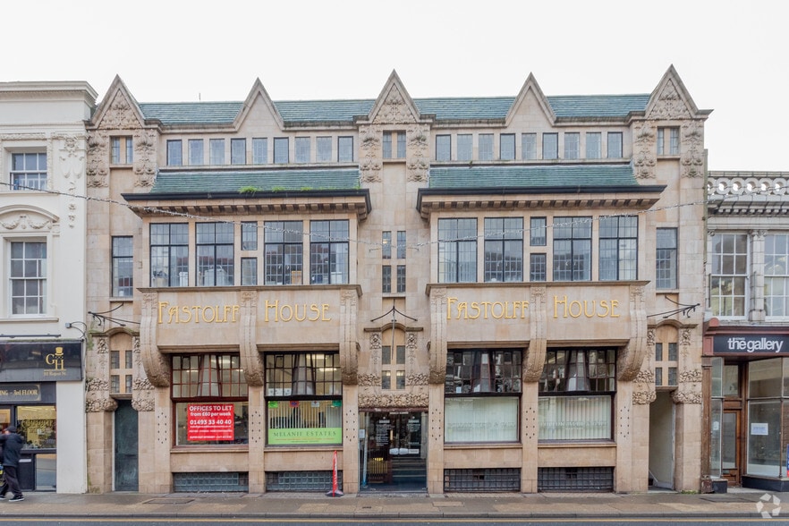 30 Regent St, Great Yarmouth to rent - Building Photo - Image 2 of 4