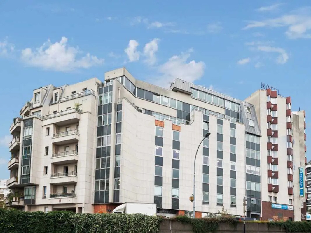 Office in Joinville-le-Pont to rent Building Photo- Image 1 of 10