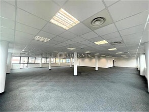 Industrial in Créteil to rent Building Photo- Image 2 of 9