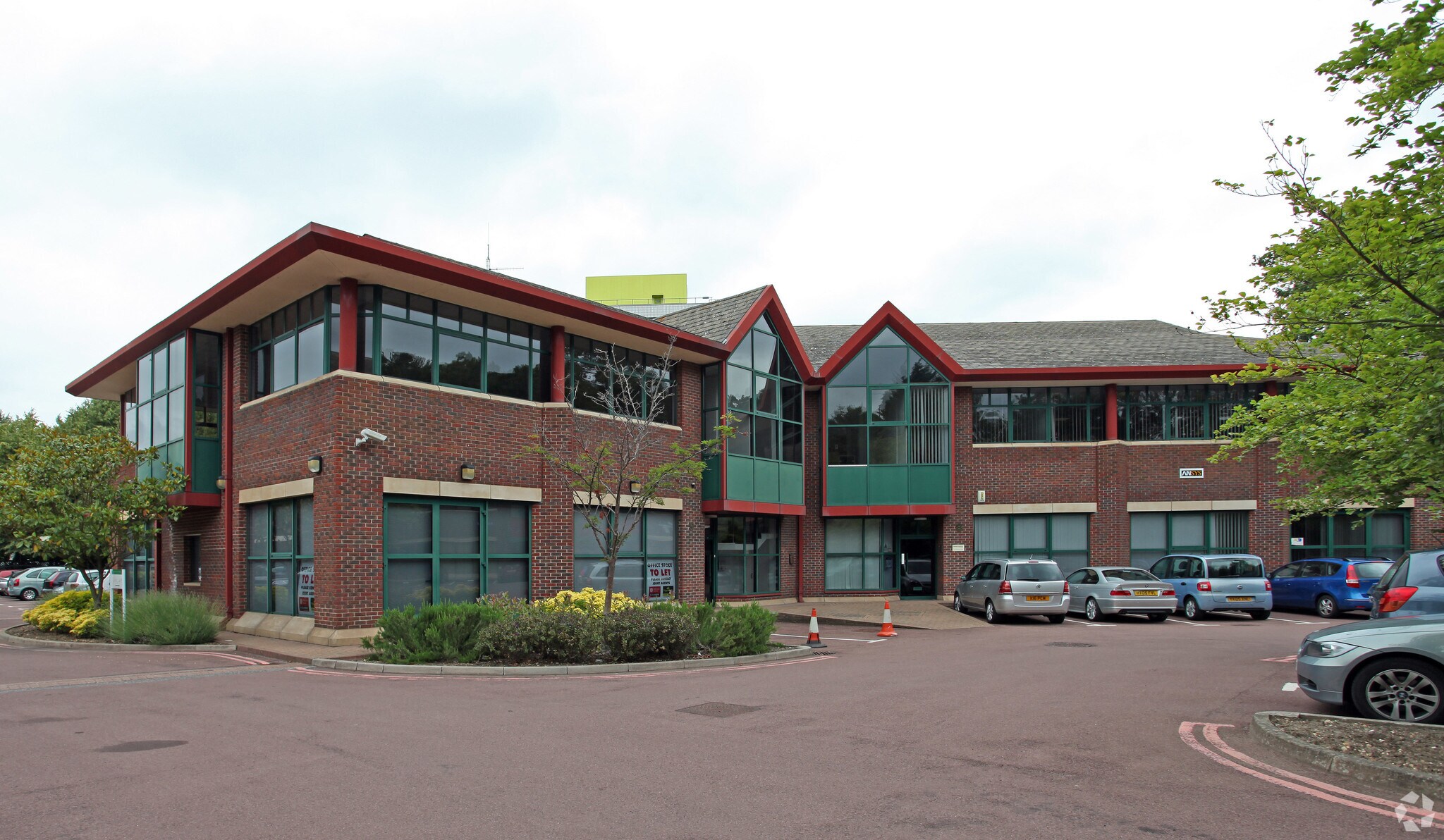 Old Bracknell Ln, Bracknell for sale Primary Photo- Image 1 of 1