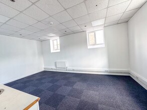 Commercial Rd, Penryn to rent Interior Photo- Image 1 of 6