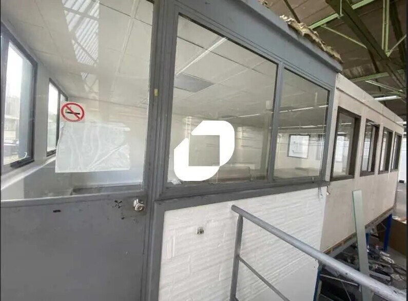 Light Industrial in Pantin to rent - Interior Photo - Image 3 of 4