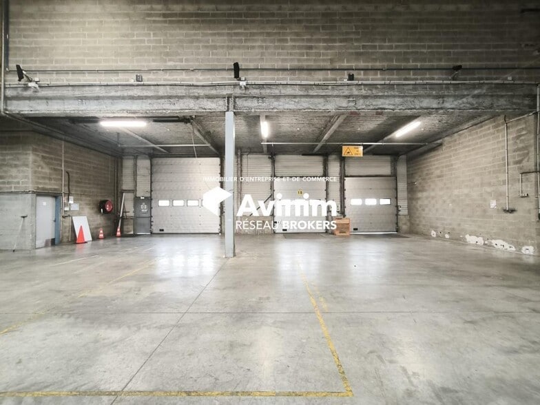 Industrial in Combs La Ville to rent - Interior Photo - Image 2 of 5