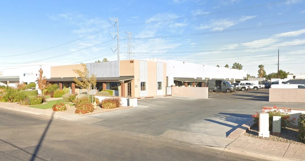 128 W Boxelder, Chandler, AZ for rent - Building Photo - Image 1 of 8