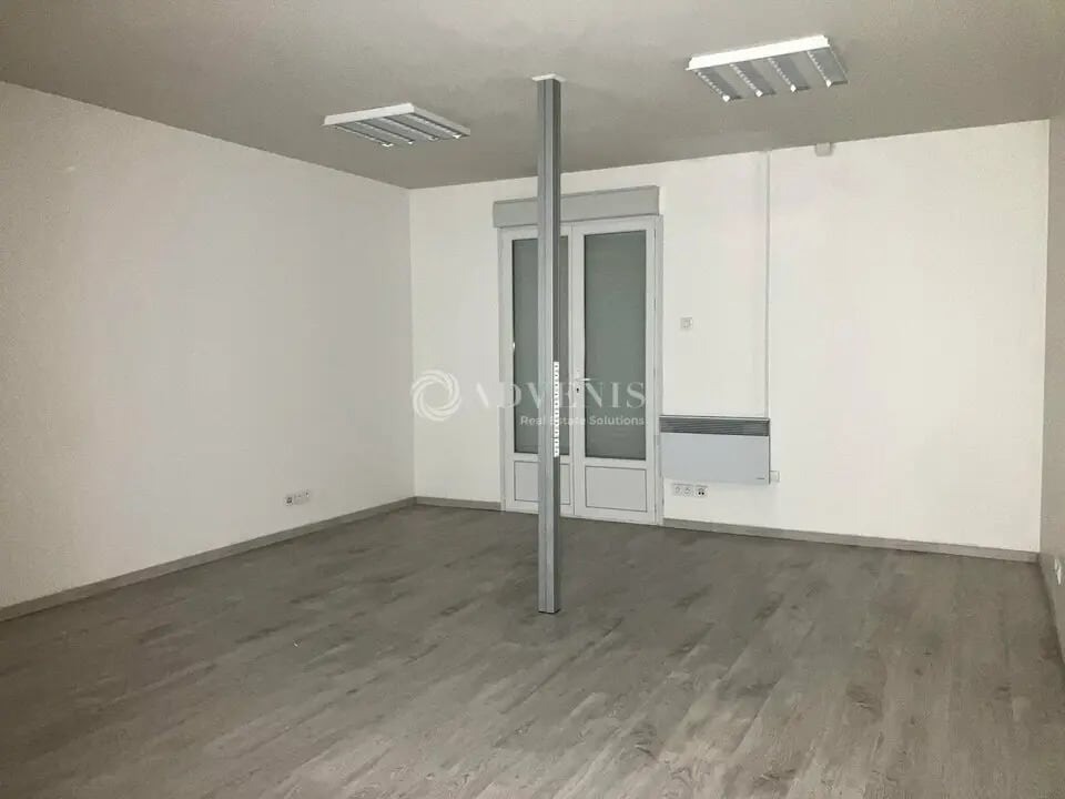 Location Bureaux 200 m² - Photo 1
