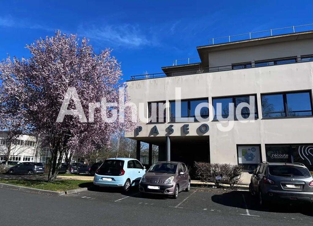 Location Bureaux 292 m² - Photo 1