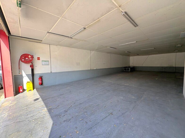 Light Industrial in Gémenos to rent - Building Photo - Image 3 of 9