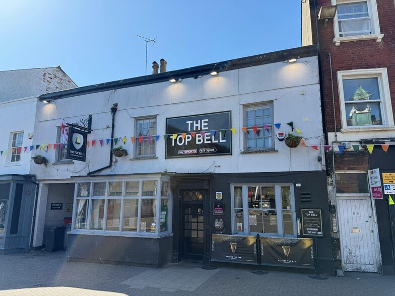 10 Market Sq, Leighton Buzzard for sale - Building Photo - Image 2 of 13