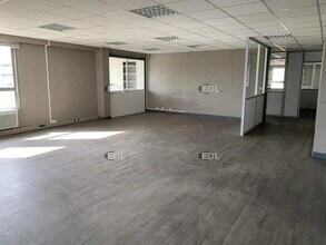Light Industrial in Villeneuve-la-Garenne to rent Interior Photo- Image 1 of 6