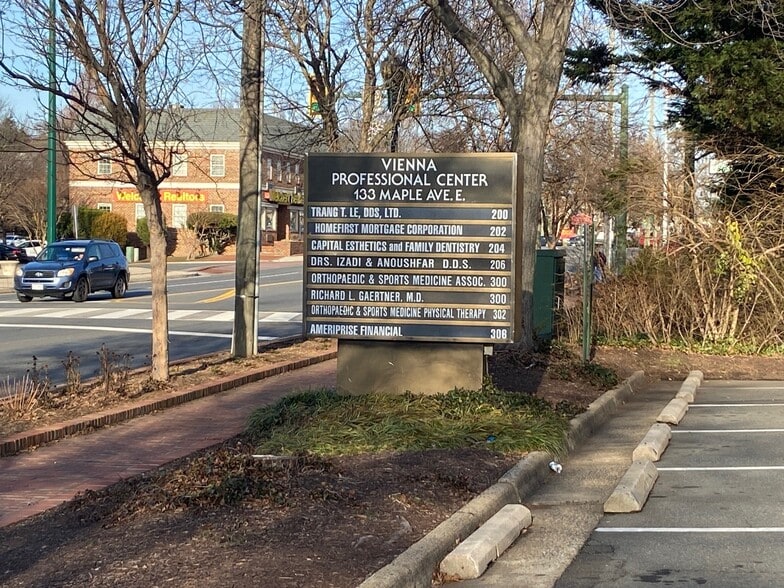 133 Maple Ave E, Vienna, VA to rent - Building Photo - Image 2 of 12