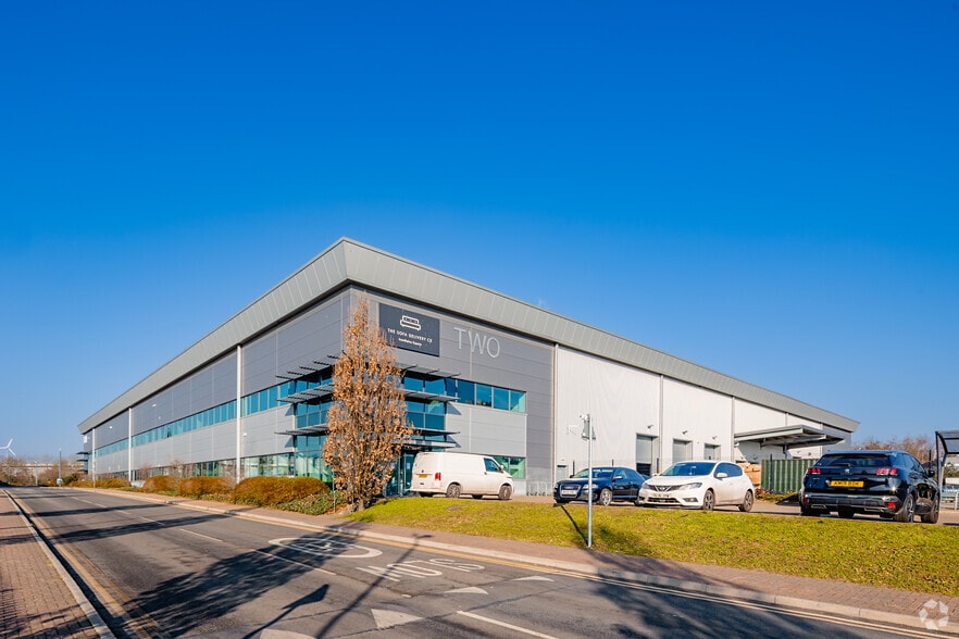 Ockham Dr, Greenford for sale - Primary Photo - Image 1 of 1