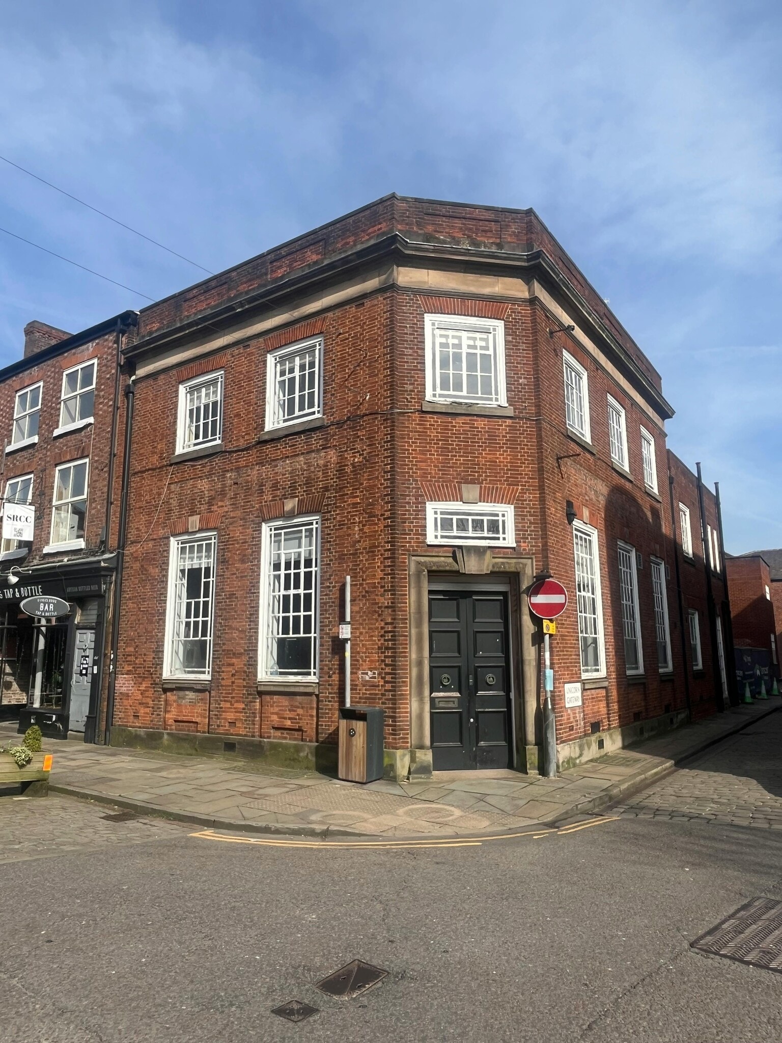 10 Market Pl, Macclesfield to rent Building Photo- Image 1 of 6