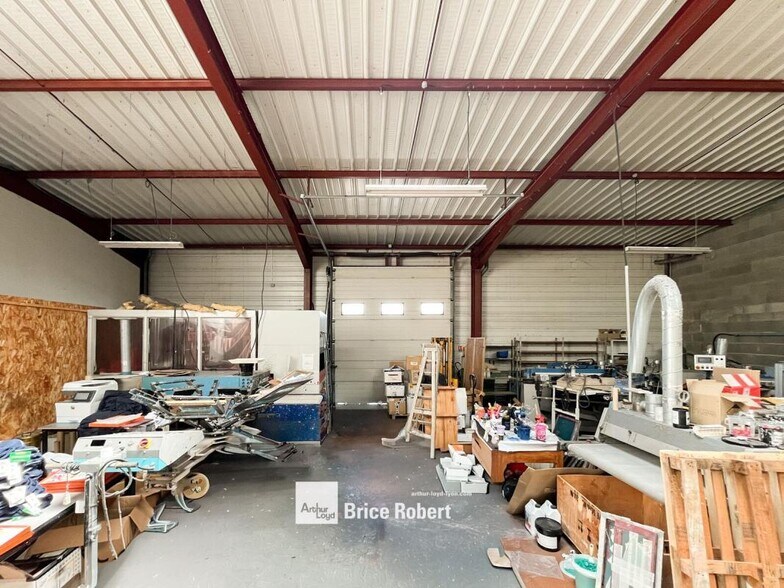 89 Rue Du Dauphiné, Saint-Priest for sale - Interior Photo - Image 3 of 4