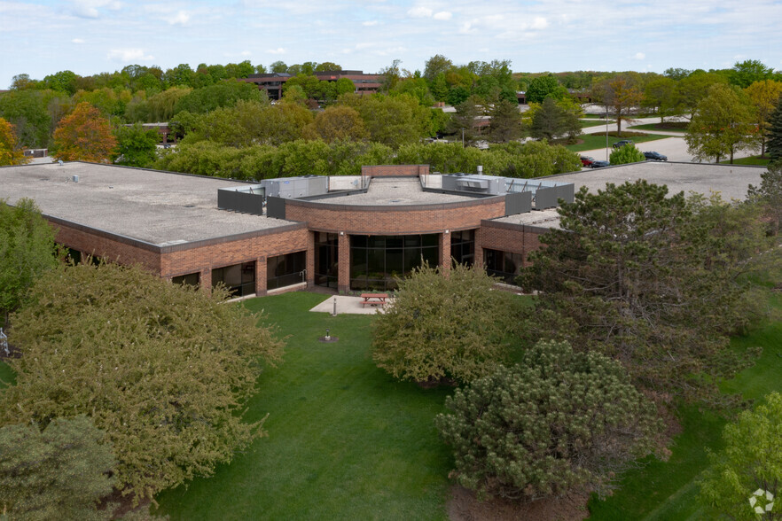 100 N Corporate Dr, Brookfield, WI for rent - Building Photo - Image 1 of 6