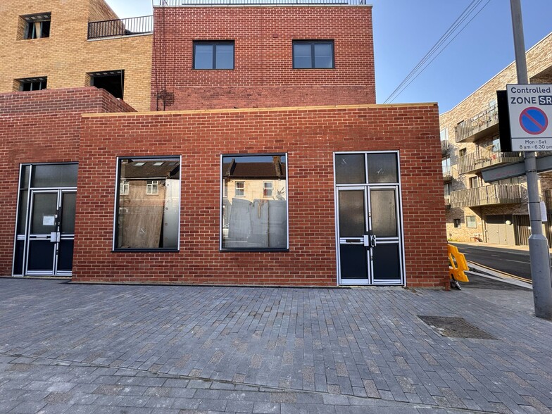 28-30 St Andrews Rd, London to rent - Building Photo - Image 2 of 3