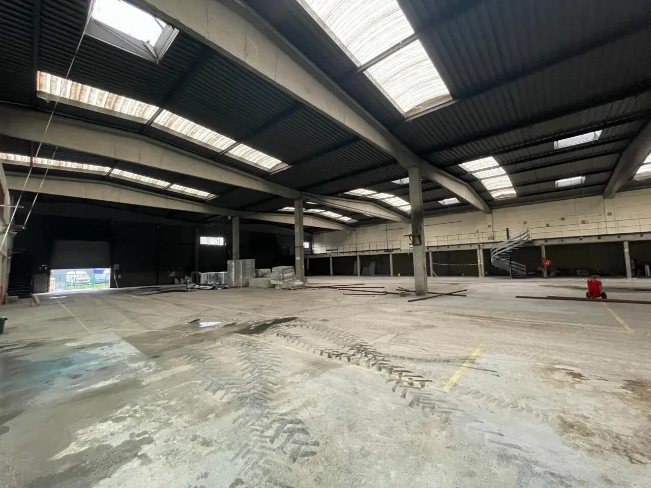 Light Industrial in SAINT-OUEN-L'AUMONE to rent Building Photo- Image 1 of 8