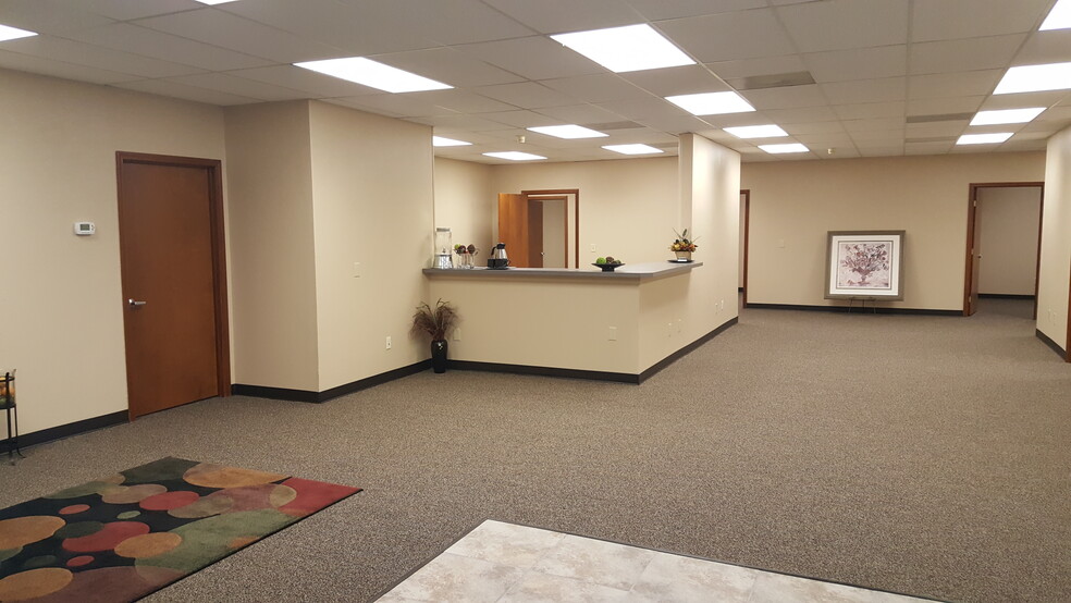 1135-1145 Corporate Dr, Holland, OH for rent - Interior Photo - Image 3 of 9