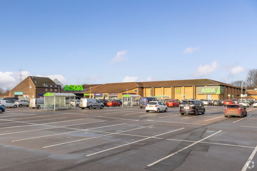 Tollgate Rd, London to rent - Primary Photo - Image 1 of 3