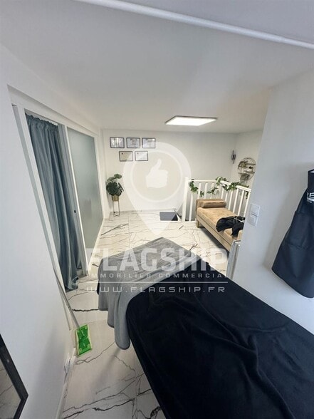 Retail in Paris to rent - Building Photo - Image 2 of 4