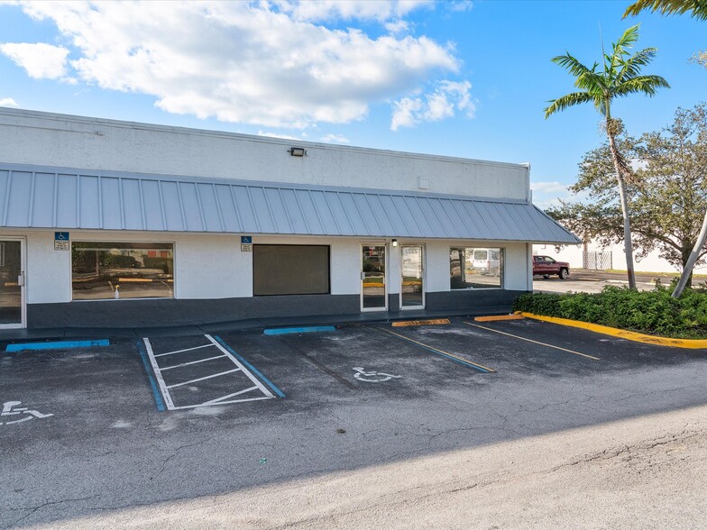 1823-1845 NW 38th Ave, Lauderhill, FL for rent - Building Photo - Image 2 of 14