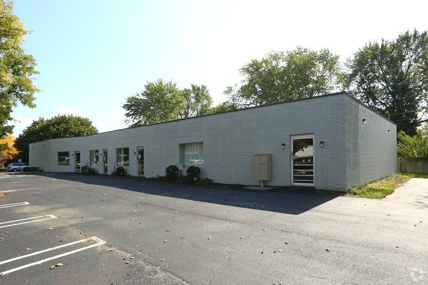 38221 Plymouth Rd, Livonia, MI for rent - Building Photo - Image 1 of 9