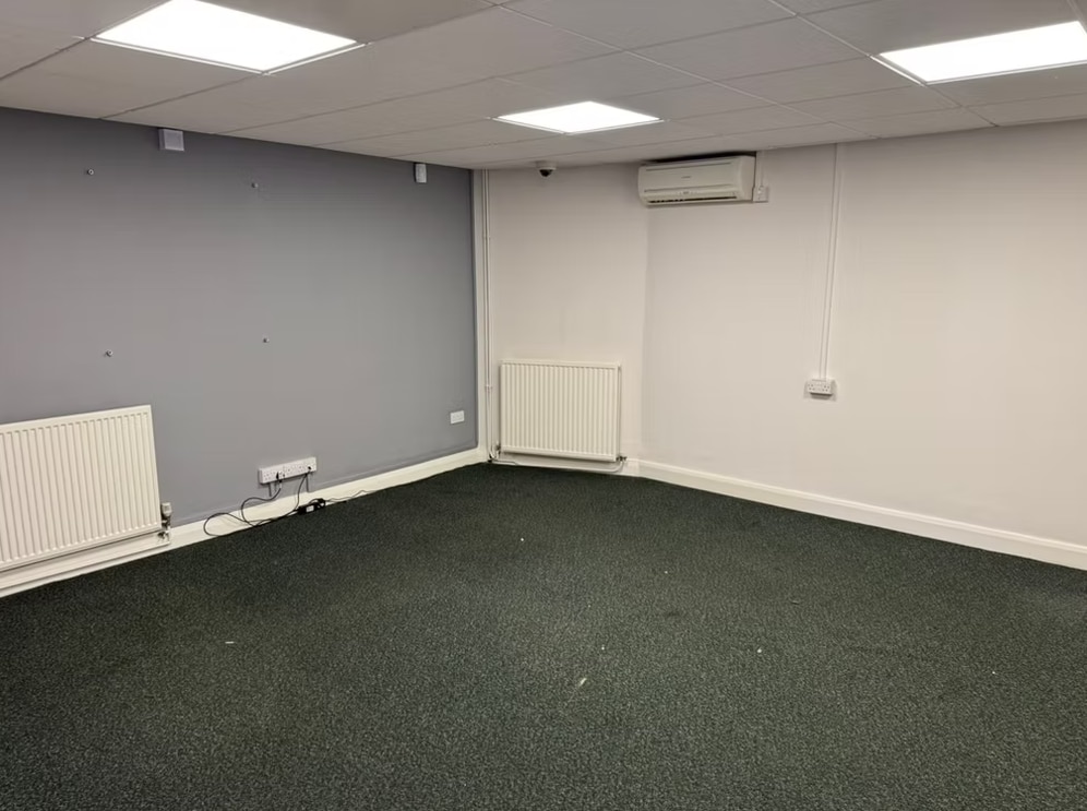 97-99 King St, Cottingham, ERY HU16 5QF - Unit 97 - - Interior Photo - Image 2 of 2