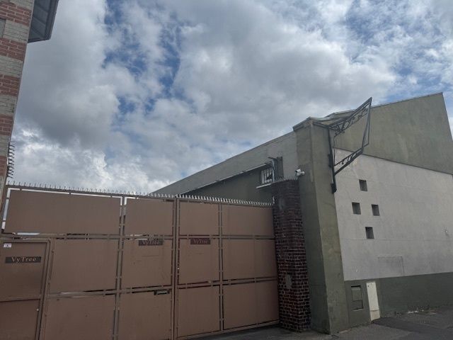 Office in Vitry-sur-Seine to rent Building Photo- Image 1 of 12