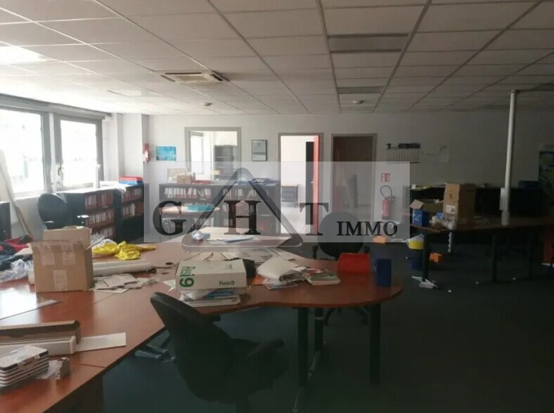 Industrial in Montgeron for sale - Interior Photo - Image 2 of 2