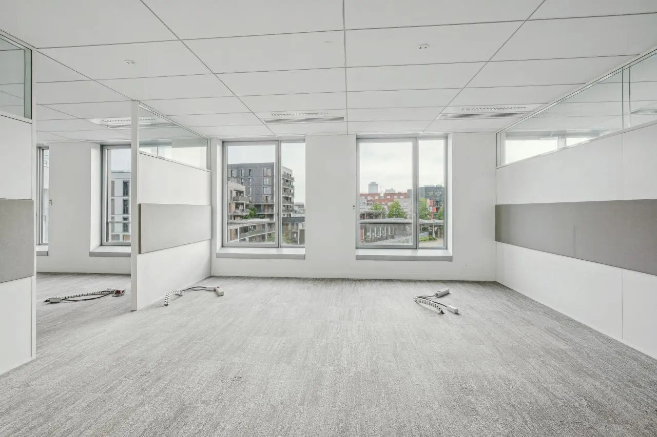Office in Saint-Ouen-sur-Seine to rent Interior Photo- Image 1 of 1