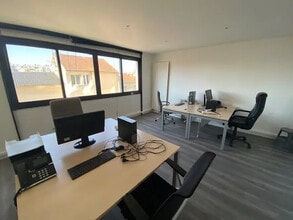 Office in Bagnolet to rent Building Photo- Image 2 of 5