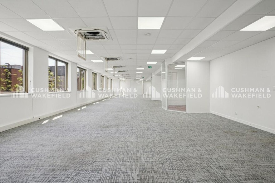 Office in Levallois-Perret to rent - Interior Photo - Image 2 of 9