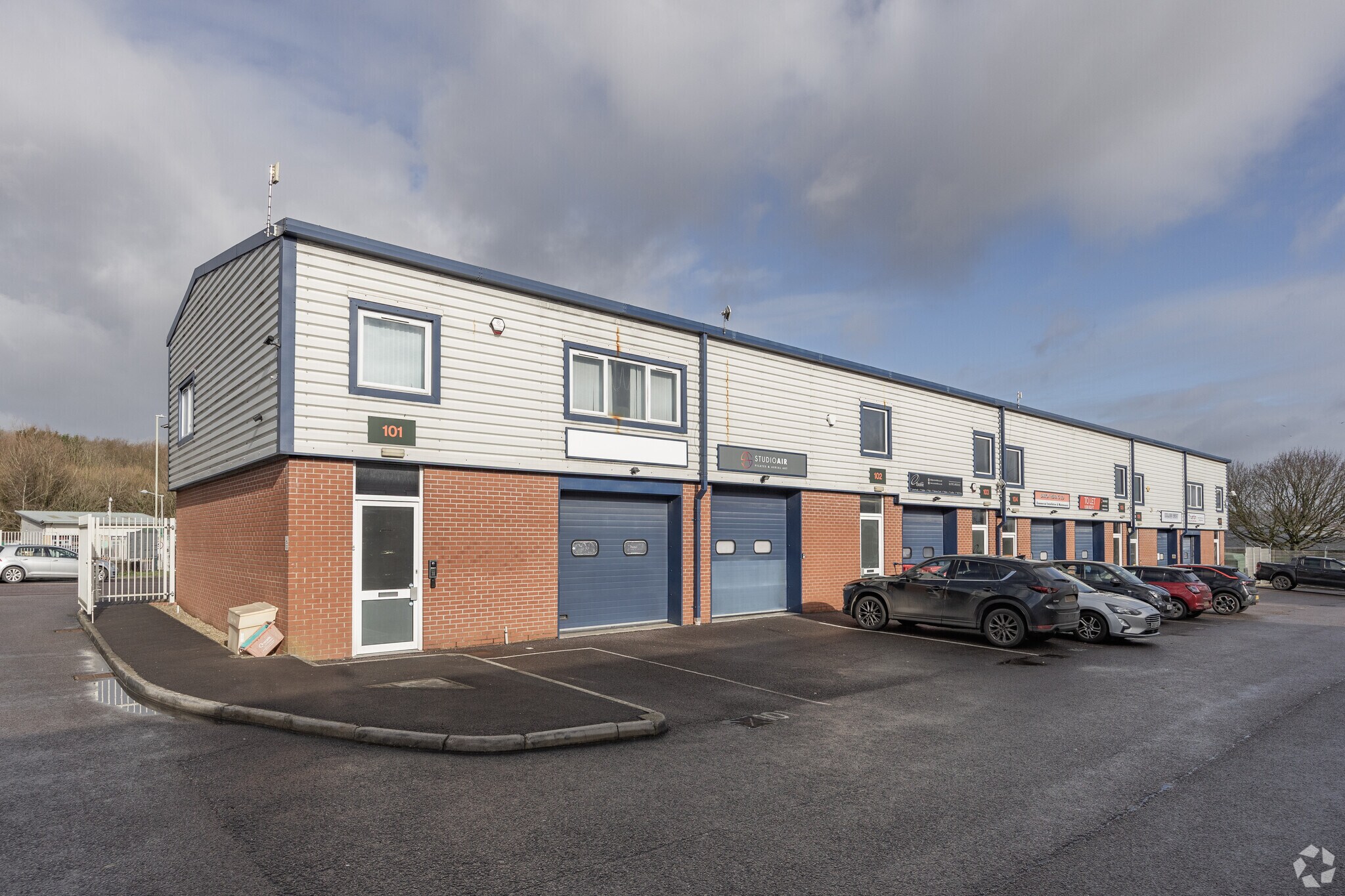 Rivermead Dr, Swindon for sale Primary Photo- Image 1 of 1