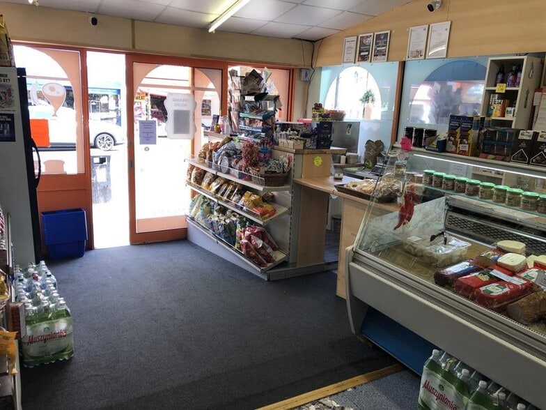 144 High St, London to rent - Building Photo - Image 3 of 6