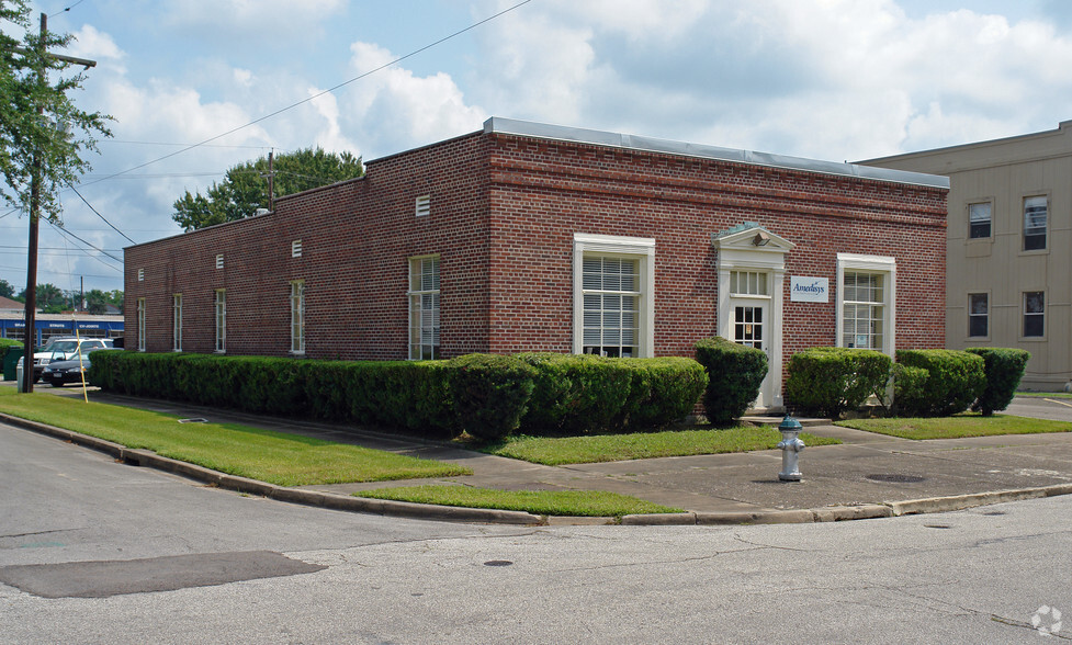 1890 Broadway, Beaumont, TX for rent - Building Photo - Image 1 of 6