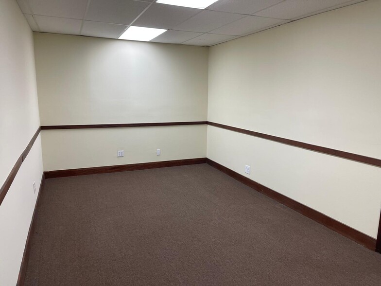 1300 W Beverly Blvd, Montebello, CA for rent - Building Photo - Image 2 of 53