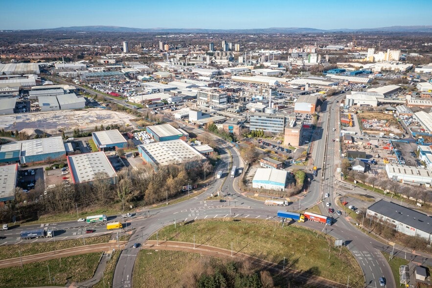 Tenax Rd, Manchester to rent - Building Photo - Image 3 of 3